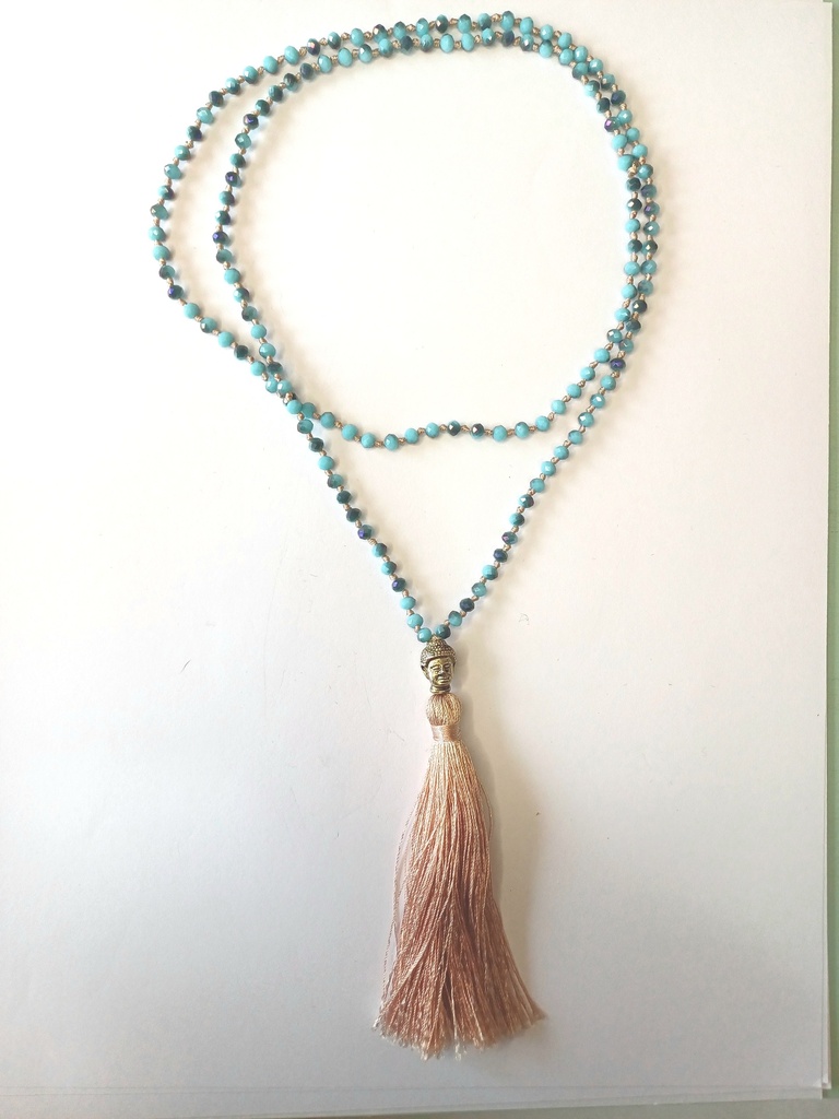 Collar estilo japa mala celeste. 