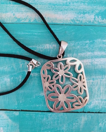 [N000166] collar de gamuza con placa flores